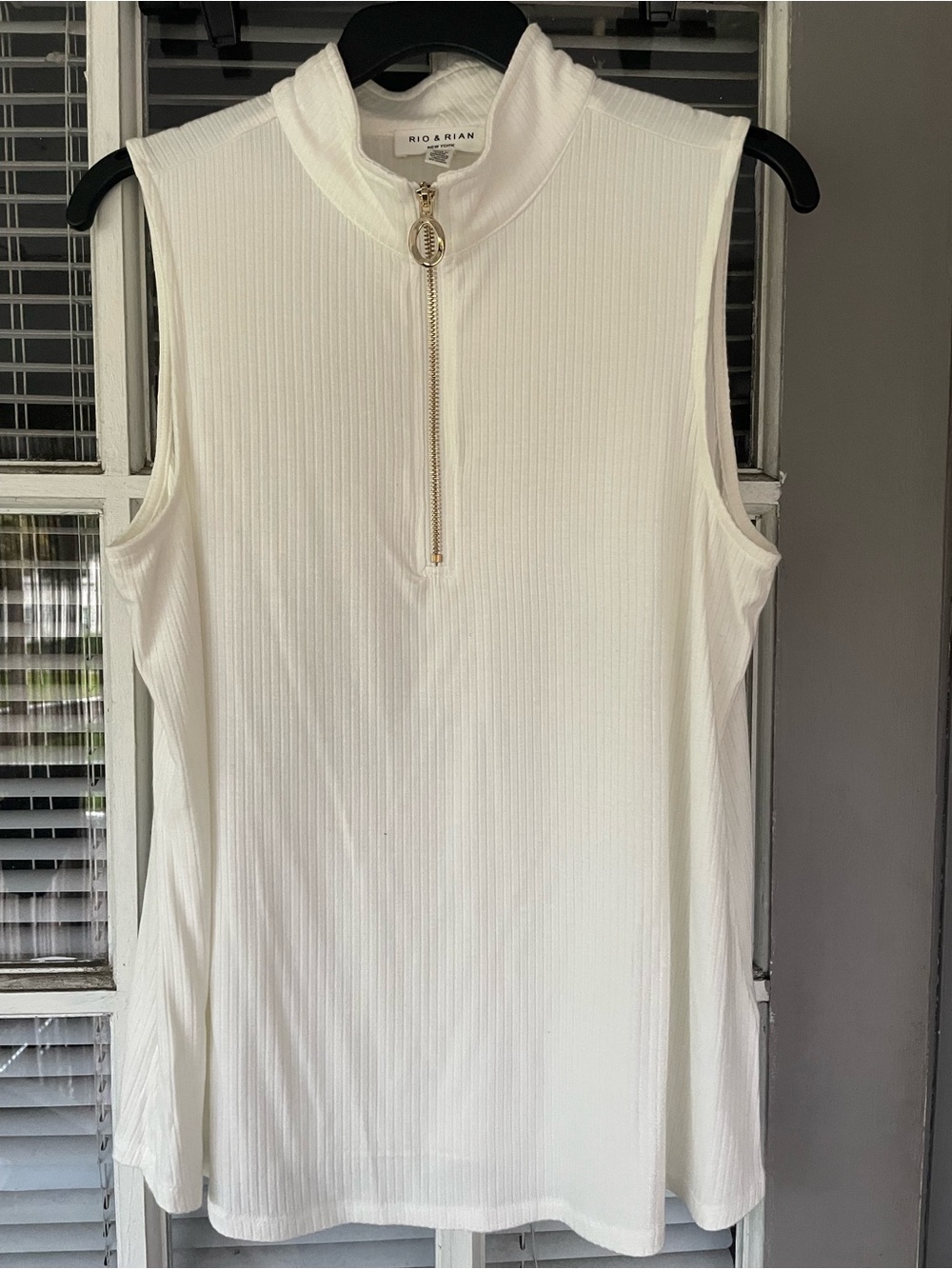Women's Sleeveless Zip Mock Neck Tank - Off White